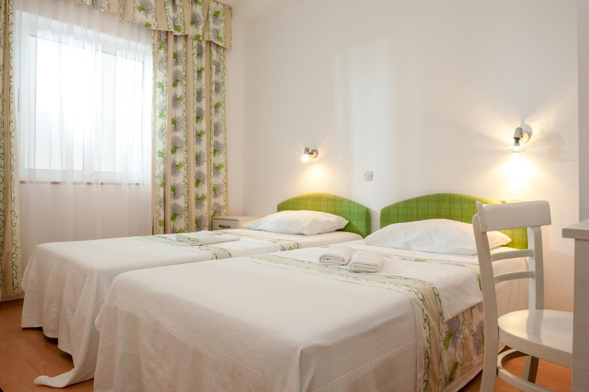 Apartments Leut 80M From The Sea Podgora Szoba fotó