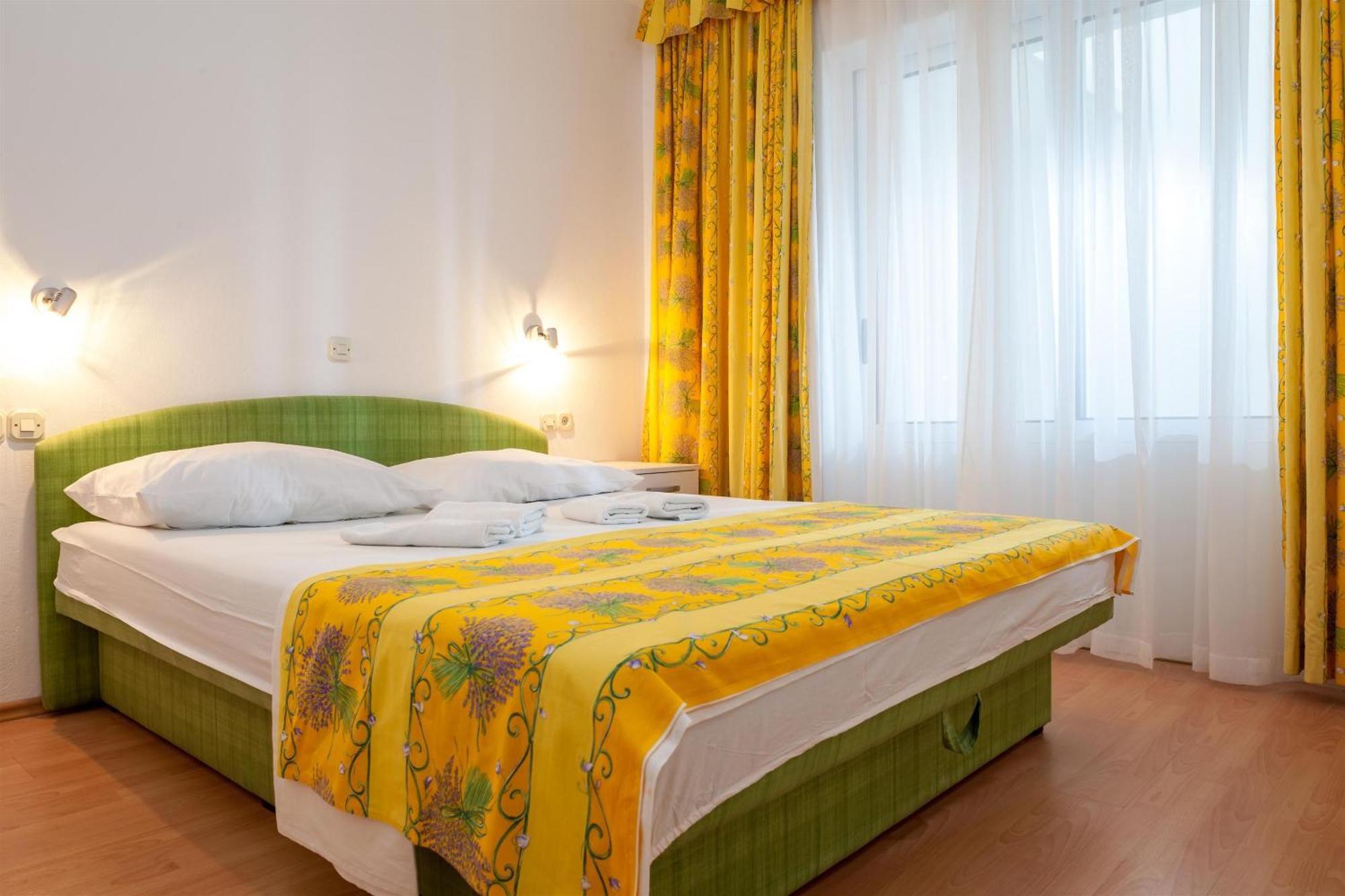Apartments Leut 80M From The Sea Podgora Szoba fotó